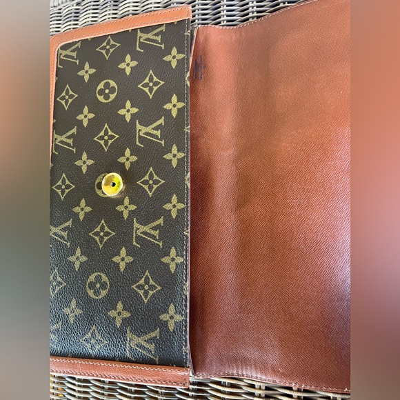 Authentic Louis Vuitton Monogram Dame Clutch GM - Picture 8 of 17